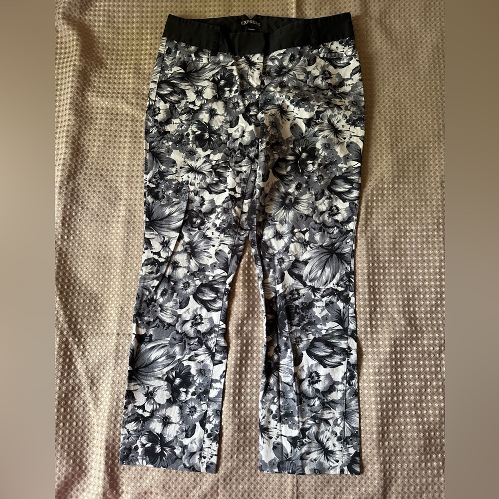🍉Express Floral Black and White Pants 4R Columnist EUC stretchy